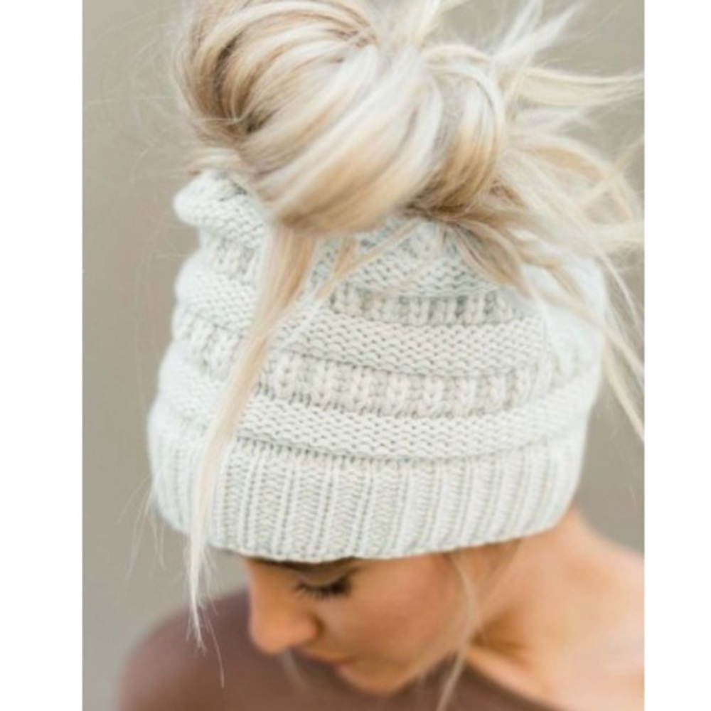 Ponytail winter hat beanie messy bun opening NEW
